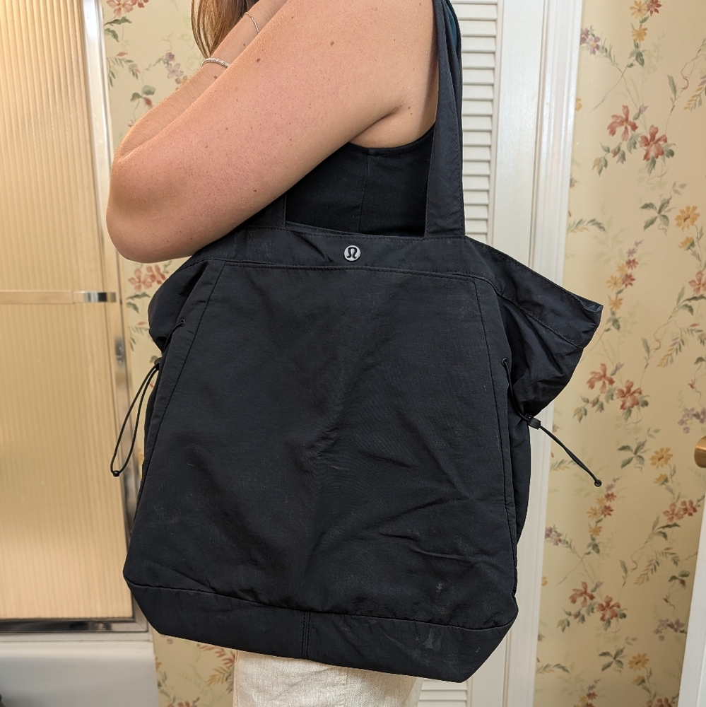 Lululemon Black Side-Cinch Shopper Bag 18L